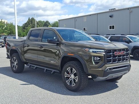 Used 2023 GMC Canyon AT4 w/ AT4 Premium Package AWD/4WD image 3