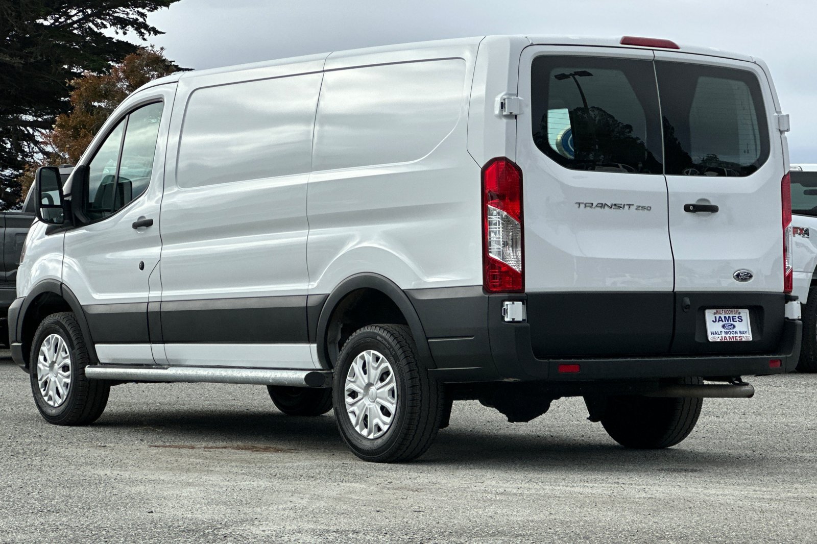 Used 2025 Ford Transit 250 Low Roof w/ Exterior Upgrade Package RWD image 3