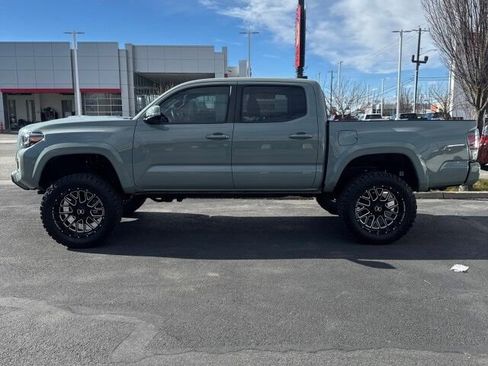 Used 2022 Toyota Tacoma TRD Sport w/ TRD Premium Sport Package image 7