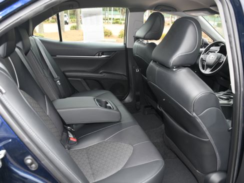 Used 2022 Toyota Camry XSE FWD image 18