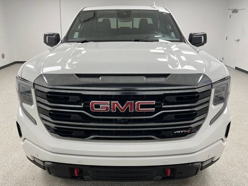 Used 2022 GMC Sierra 1500 AT4 w/ AT4 Premium Package AWD/4WD image 3