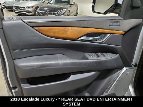 Used 2018 Cadillac Escalade Luxury RWD image 8