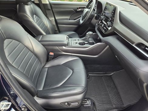 Used 2022 Toyota Highlander XLE image 18