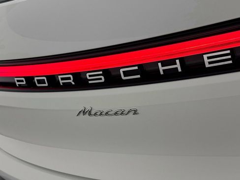 Used 2023 Porsche Macan image 7