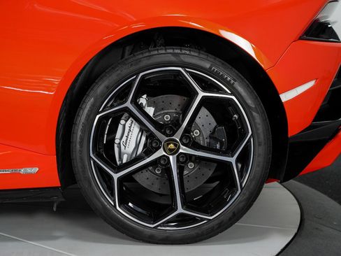 Used 2020 Lamborghini Huracan EVO RWD image 21