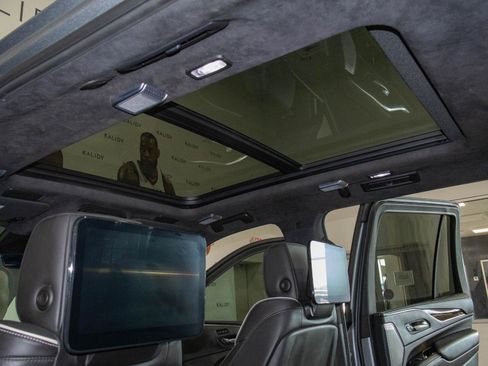 Used 2024 Cadillac Escalade Sport Platinum w/ LPO, ONYX Package image 14