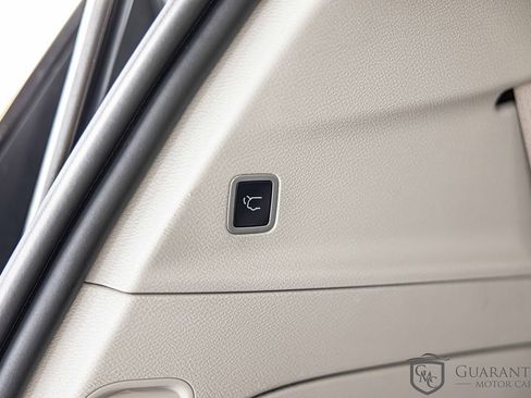 Used 2024 Chrysler Pacifica Touring-L FWD image 17