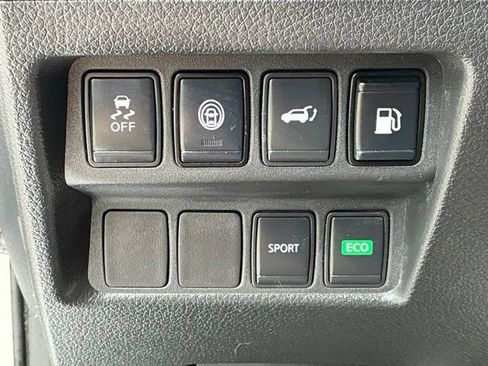 Used 2020 Nissan Rogue SV FWD image 19