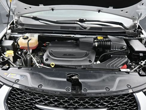 Used 2022 Chrysler Pacifica Touring-L image 70