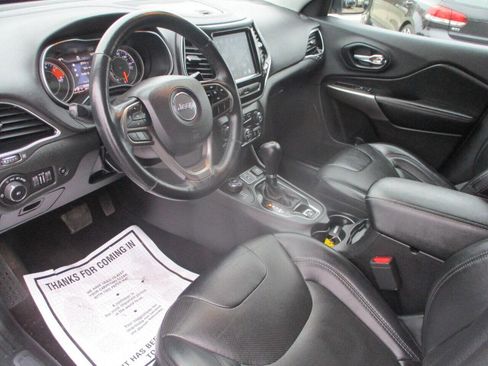 Used 2019 Jeep Cherokee Limited image 7