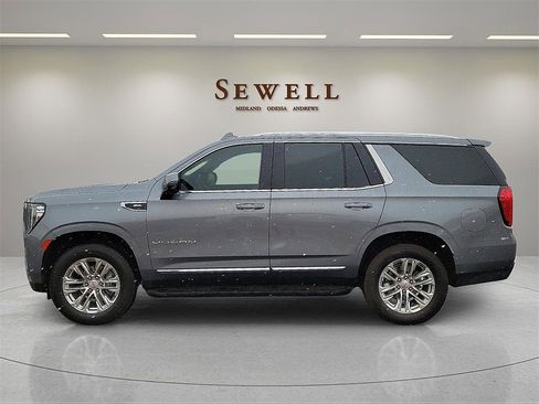 Used 2022 GMC Yukon SLT w/ SLT Premium Package image 2