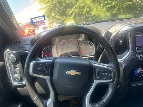 Used 2021 Chevrolet Silverado 1500 LT AWD/4WD image 25