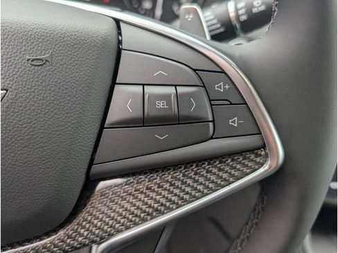 New 2025 Cadillac XT5 Sportv w/ LPO, Blue Accent Package image 19