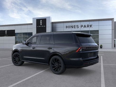New 2026 Lincoln Navigator Reserve w/ Jet Appearance Package image 4