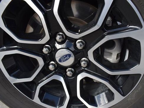 Used 2024 Ford Expedition XLT image 9