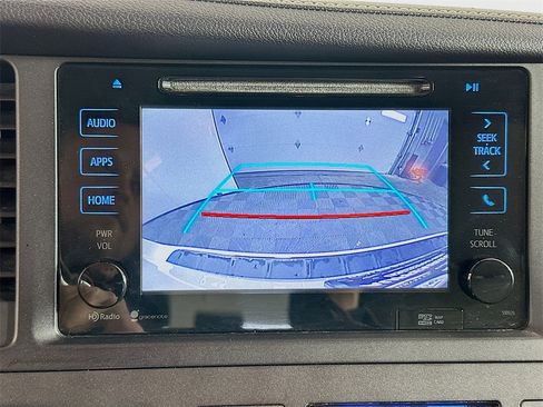 Used 2015 Toyota Sienna XLE Premium image 14