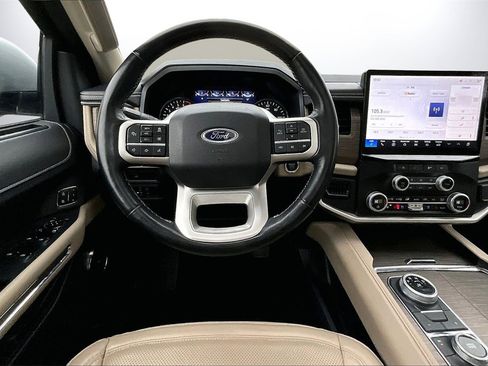 Used 2024 Ford Expedition Limited image 11