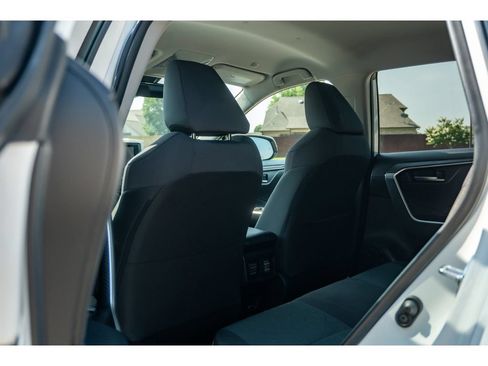 Used 2025 Toyota RAV4 XLE AWD/4WD image 12
