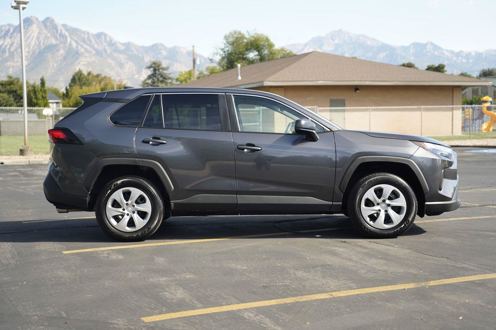 Used 2024 Toyota RAV4 LE AWD/4WD image 6