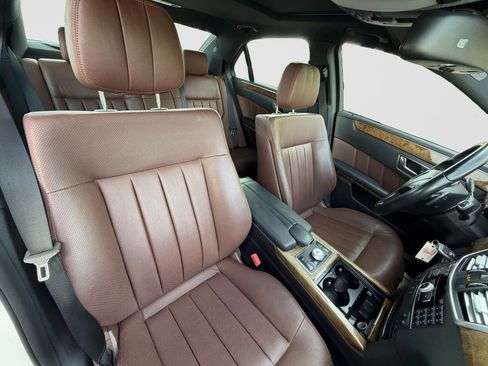 Used 2011 Mercedes-Benz E 550 4MATIC Sedan image 21