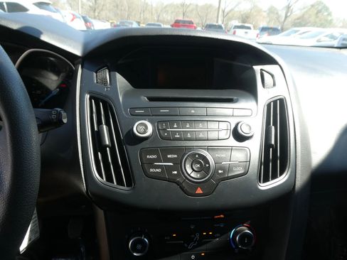 Used 2016 Ford Focus SE image 20