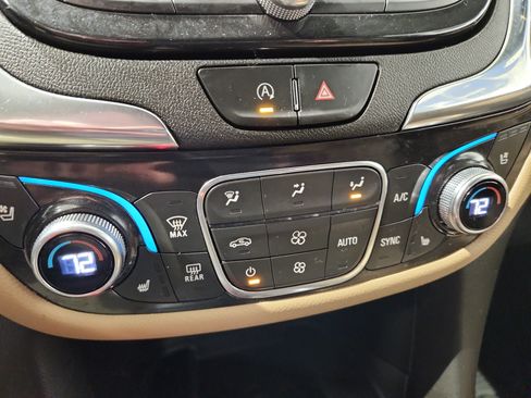 Used 2023 Chevrolet Equinox Premier AWD/4WD image 9