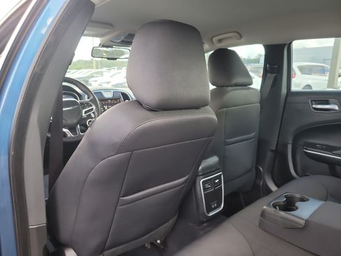 Used 2022 Chrysler 300 Touring w/ Sport Appearance Package AWD/4WD image 12