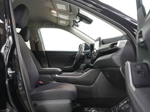 Used 2023 Toyota Highlander L AWD/4WD image 12