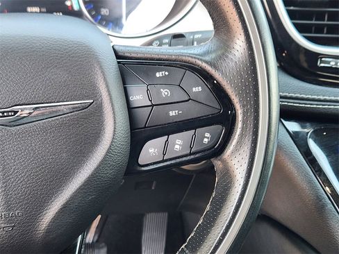 Used 2021 Chrysler Pacifica Limited w/ S Appearance Package image 16