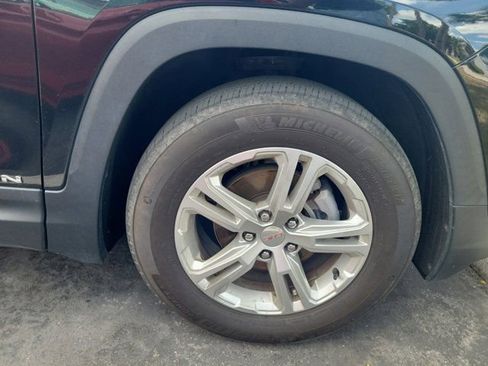 Used 2024 GMC Terrain SLE FWD image 2