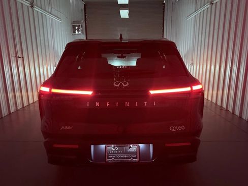 Certified 2024 INFINITI QX60 Luxe w/ Performance Audio Package FWD image 9