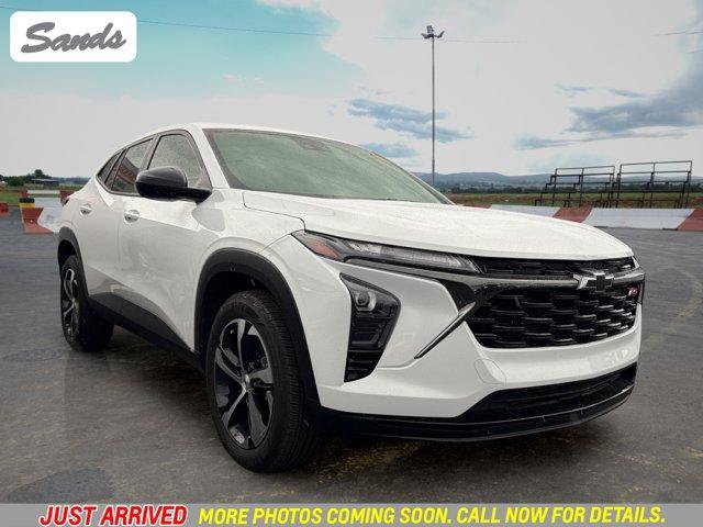 Used 2025 Chevrolet Trax RS w/ Sunroof Package FWD image 1