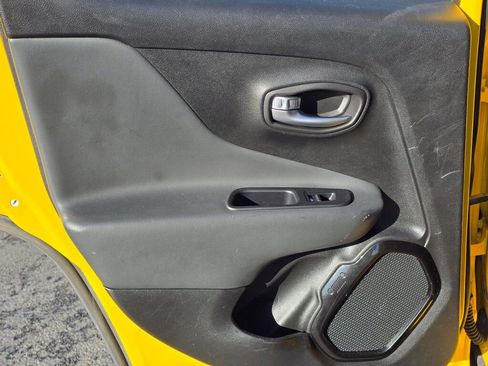 Used 2018 Jeep Renegade Altitude image 20