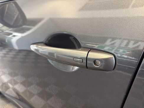 Used 2025 Nissan Rogue SV AWD/4WD image 9