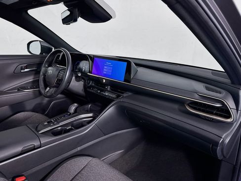 Used 2023 Toyota Crown XLE image 31