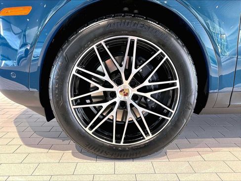 Used 2026 Porsche Cayenne AWD/4WD image 14