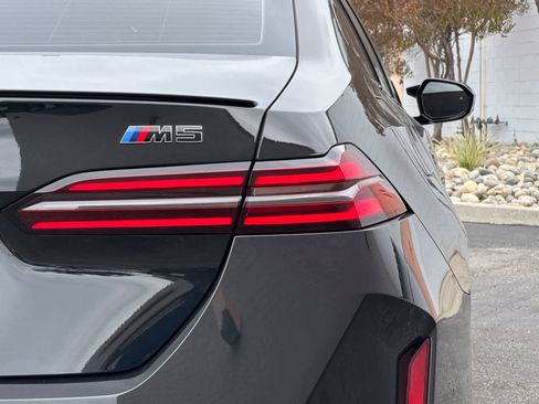 Used 2025 BMW M5 w/ Executive Package image 32