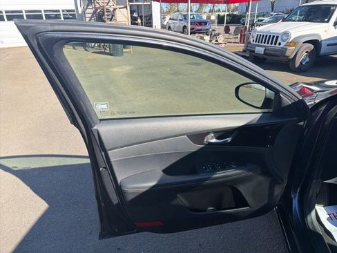 Used 2019 Kia Forte S w/ S Premium Package FWD image 9
