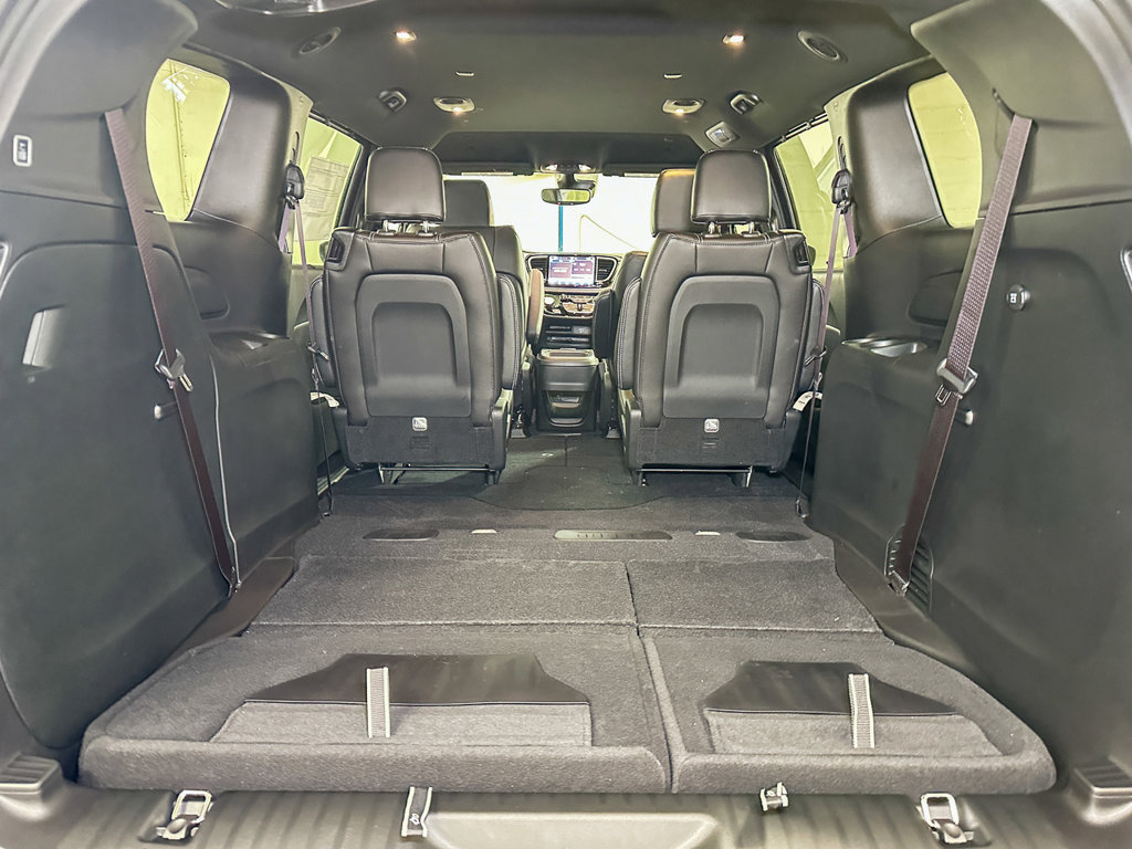 New 2027 Chrysler Pacifica Select AWD/4WD image 16