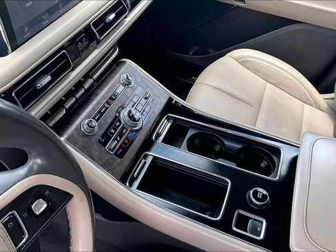 Used 2020 Lincoln Aviator Reserve w/ Elements Package Plus AWD/4WD image 12