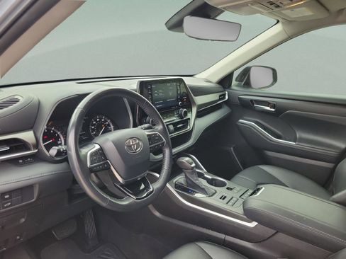 Used 2021 Toyota Highlander XLE AWD/4WD image 27