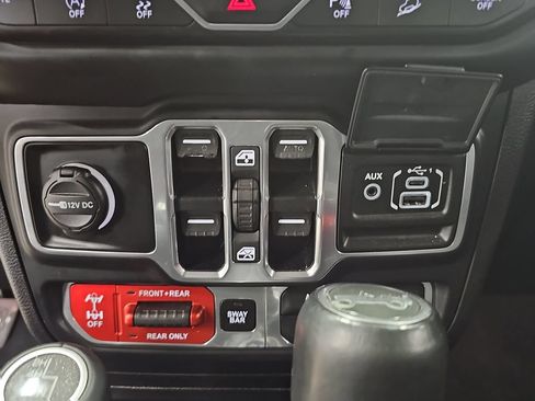 Used 2018 Jeep Wrangler Unlimited Rubicon AWD/4WD image 26