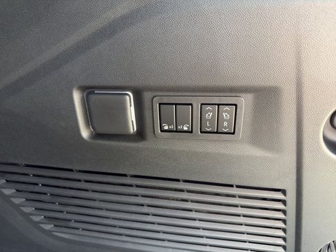 New 2026 GMC Yukon Denali w/ Sun & Power Step Package image 17