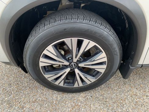 Used 2022 Nissan Rogue SV image 8