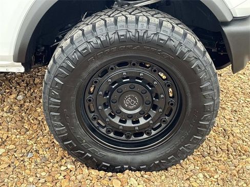 New 2025 Ford Bronco 4-Door image 9