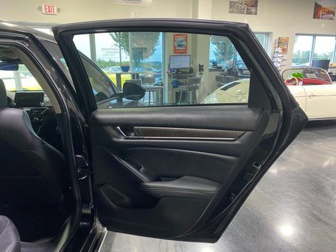 Used 2020 Honda Accord Touring image 17