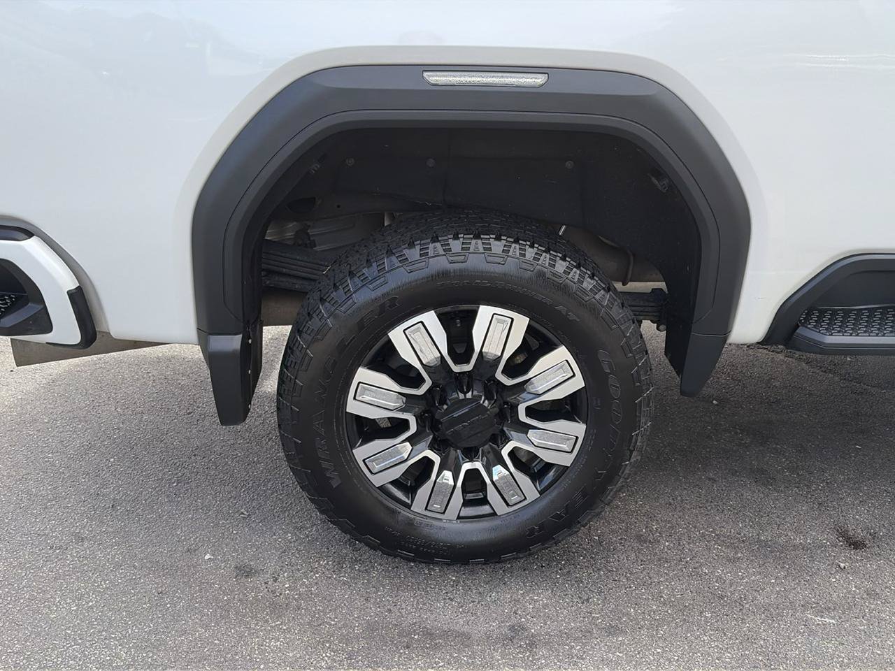 Used 2024 GMC Sierra 2500 Denali Ultimate AWD/4WD image 18