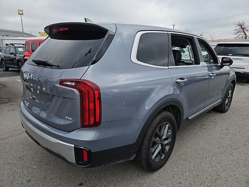 Used 2024 Kia Telluride LX image 3