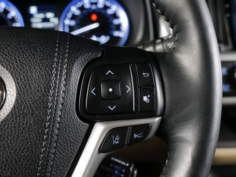 Used 2018 Toyota Highlander AWD V6 image 18