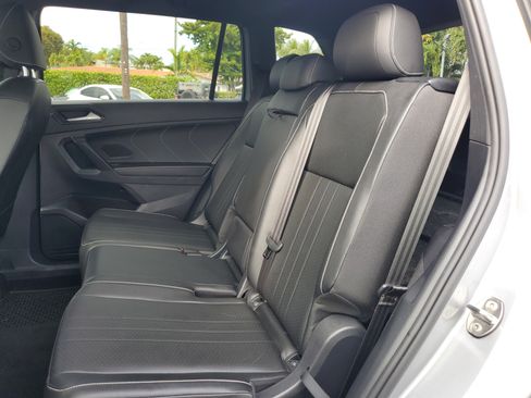 Used 2022 Volkswagen Tiguan SE R-Line image 17